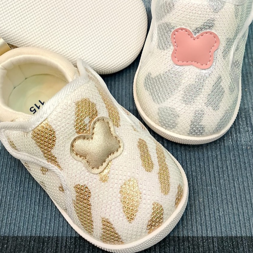 Canvas shoes