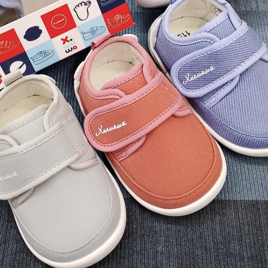Canvas shoes