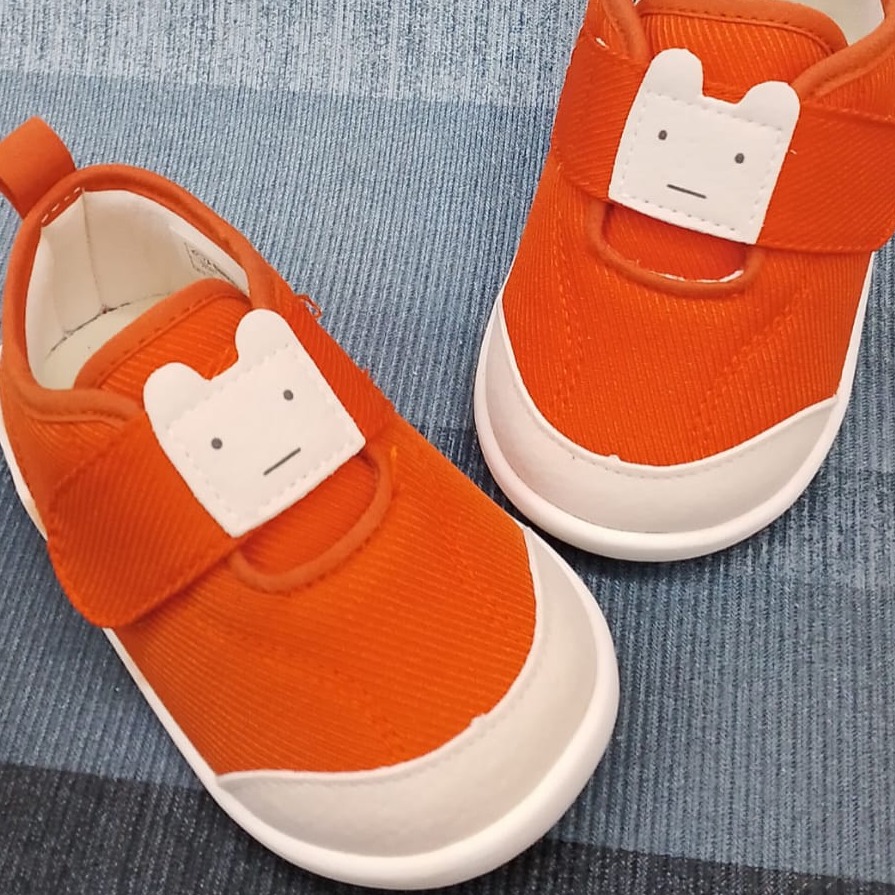 Canvas shoes