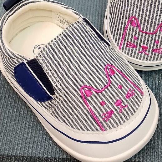 Canvas shoes