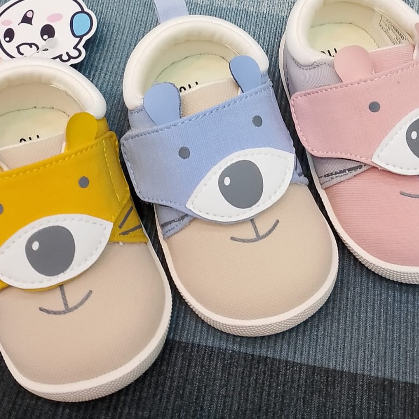 Canvas shoes