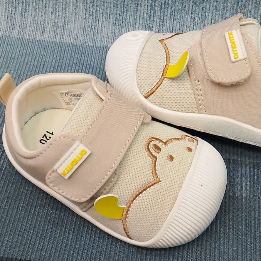 Canvas shoes