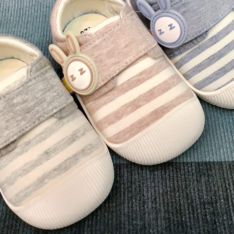 Canvas shoes