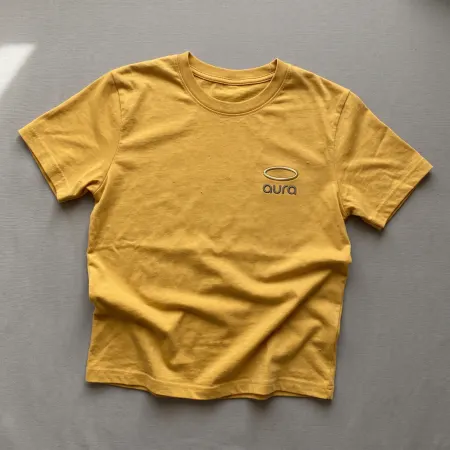 Playera Aura Básica — Mostaza