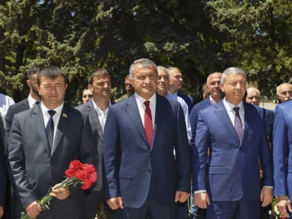 Вячеслав Битаров принял участие в мероприятиях, посвященных празднованию Дня принятия Акта государственной независимости Южной Осетии