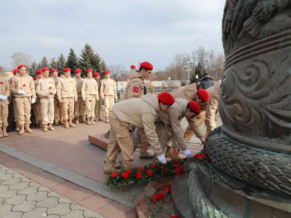 На Мемориале славы состоялось официальное открытие месячника оборонно-массовой и военно-патриотической работы.