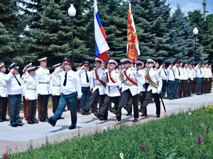 Вице-премьер Ирбек Томаев поздравил суворовцев с окончанием учебы