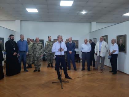 Во Владикавказе прошло открытие выставки портретов участников СВО «Герои нашего времени»