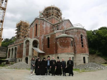 Архиепископ Герасим ознакомился с ходом строительства Богоявленского собора женской обители