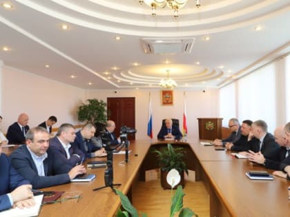 Вячеслав Мильдзихов провел еженедельное аппаратное совещание.