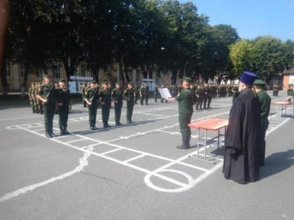 Военнослужащим рассказали о Крещении Руси