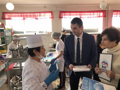 «Единая Россия» проверяет качество питания в школах республики