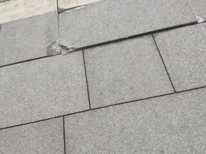 Во Владикавказе плиты на отремонтированном проспекте Мира начали трескаться и смещаться