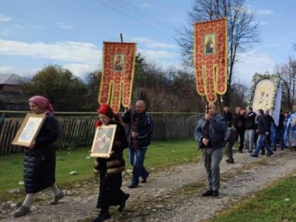 В селе Тарское впервые состоялся Крестный ход с образом Моздокской иконы Божией Матери