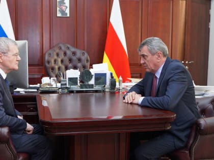 Сергей Меняйло и Юрий Чайка провели двустороннюю встречу