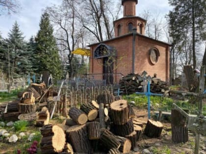 Уборка территории Ильинского храма к Пасхи