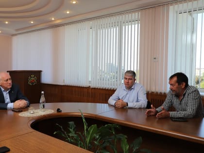 Вячеслав Мильдзихов провел рабочее совещание с Ацамазом Галуевым.