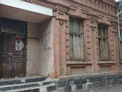 Аварийное здание шахматного клуба во Владикавказе отреставрируют, восстановят старинные окна, ставни и арки