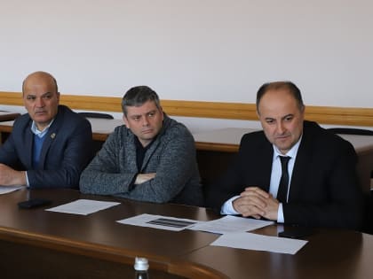 В администрации Владикавказа обсудили вопросы реализации региональных программ переселения граждан из аварийного жилья и капитального ремонта общего имущества многоквартирных домов