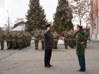 Сергей Меняйло поздравил с Днем Защитника Отечества курсантов Военного учебного центра при СОГУ