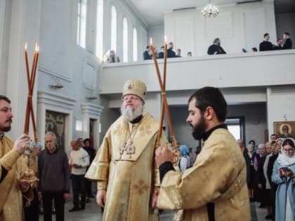 ХОР ТРОИЦЕ-СЕРГИЕВОЙ ЛАВРЫ ИСПОЛНИЛ ПЕСНОПЕНИЯ ЗА АРХИЕРЙСКОЙ ЛИТУРГИЕЙ В КАФЕДРАЛЬНОМ СОБОРЕ