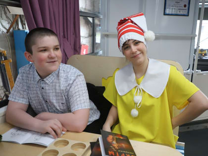 На городской маршрут вышел детский тематический трамвай.