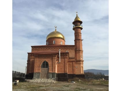 Торжественное открытие восстановленной Эльхотовской мечети