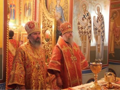 Архиепископ Юстиниан и Архиепископ Герасим совершили литургию в кафедральном соборе Элиста