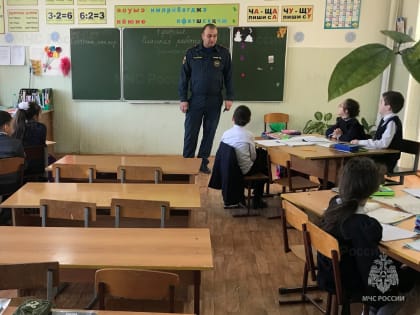 Безопасность прежде всего: сотрудники МЧС России проводят открытые уроки в школах республики