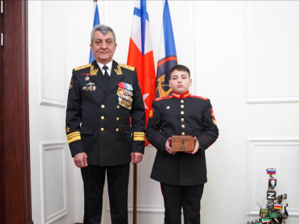 Сергей Меняйло исполнил просьбу юного суворовца, сделав совместное фото в парадной форме