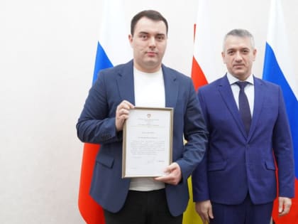 Благодарностью Главы РСО – Алания отмечен консультант Комитета по печати РСО – Алания  Борис Калтукин