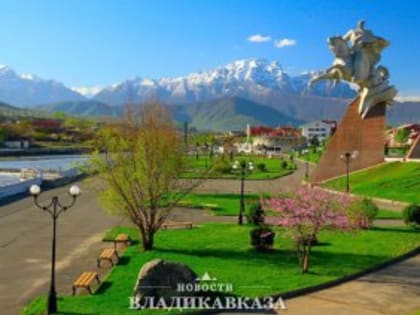 Борис Джанаев посетил Владикавказское художественное училище