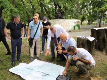 Артур Таймазов и Борис Албегов осмотрели Центральный парк им. К.Л. Хетагурова