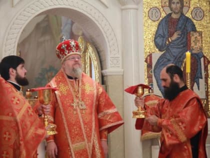 В ПРАЗДНИК ВЕЛИКОМУЧЕНИЦЫ АНАСТАСИИ АРХИЕПИСКОП ГЕРАСИМ ВОЗГЛАВИЛ ЛИТУРГИЮ В ХРАМЕ СВЯТОГО КНЯЗЯ ВЛАДИМИРА