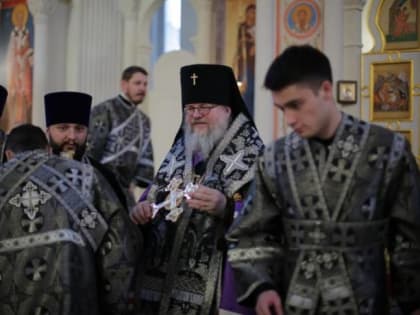 В Неделю сыропустную архиепископ Герасим совершил вечерню с Чином прощения в кафедральном соборе