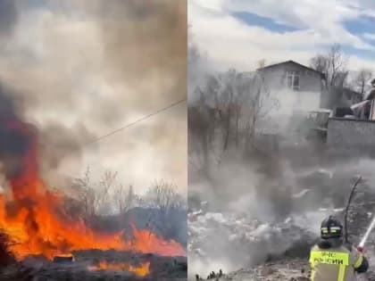 Пожарные потушили возгорание сухой травы во Владикавказе