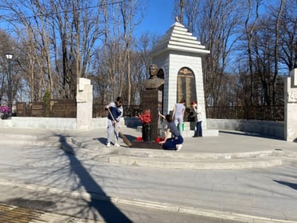 Порядок в старейшем районе города Владикавказа Осетинской слободке помогают поддерживать студенты медицинского колледжа.