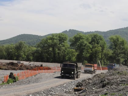 Вячеслав Мильдзихов провел объезд объектов капитального строительства и благоустройства города.