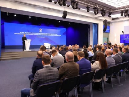 Встреча Дмитрия Медведева с руководителями региональных исполкомов: подготовка к выборам и укрепление партийной системы