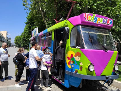 На детском трамвае в незабываемое путешествие по Владикавказу.