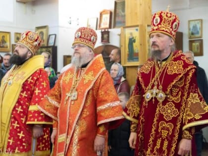 АРХИЕПИСКОП ГЕРАСИМ ПРИНЯЛ УЧАСТИЕ В БОЖЕСТВЕННОЙ ЛИТУРГИИ В КАФЕДРАЛЬНОМ СОБОРЕ ПРЕОБРАЖЕНИЯ ГОСПОДНЯ ГОРОДА ЗАСЛАВЛЯ