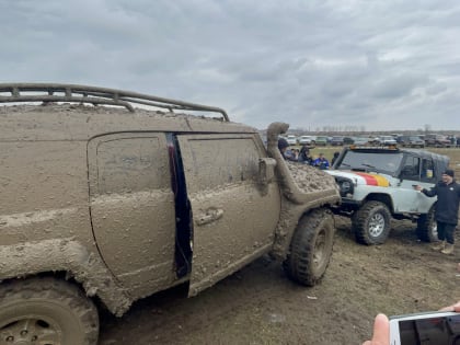 Сегодня на автодроме в районе Черной речки стартовали соревнования по джип-спринту "Весеннее обостроение"