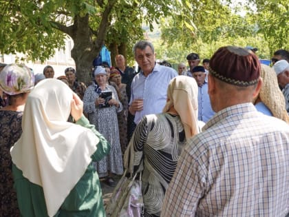 Меняйло встретился с жителями населенных пунктов в оползневой зоне Моздокского района