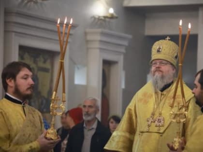 Архиерейская литургия в кафедральном соборе