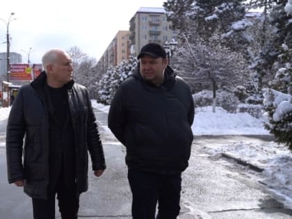 Вячеслав Мильдзихов лично проверил ход работы по расчистке снега в городе.