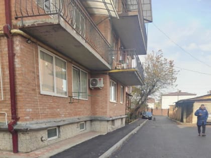 Ужасающее состояние двора: жильцы требуют ремонта