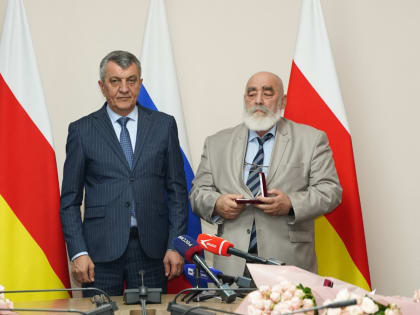 Сергей Меняйло наградил Руслана Бзарова и Назима Гиджрати в преддверии Дня России