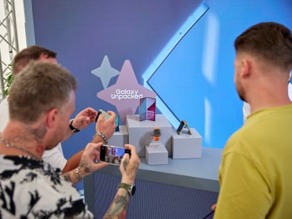 МТС во Владикавказе открыла предзаказ на первые складные смартфоны с функцией искусственного интеллекта