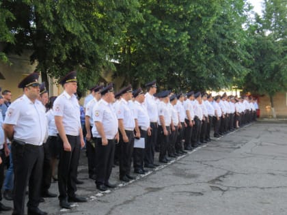 Североосетинские полицейские обеспечили охрану общественного порядка в день проведения «Последнего звонка»