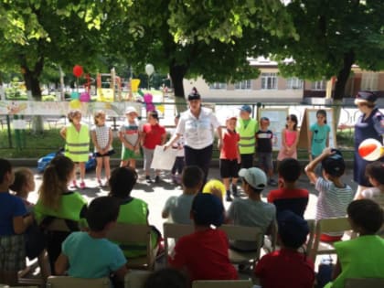 Сотрудники полиции организовали викторину для детей пришкольных лагерей